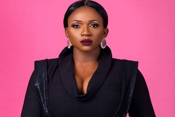 Waje Speaks On Dating MI